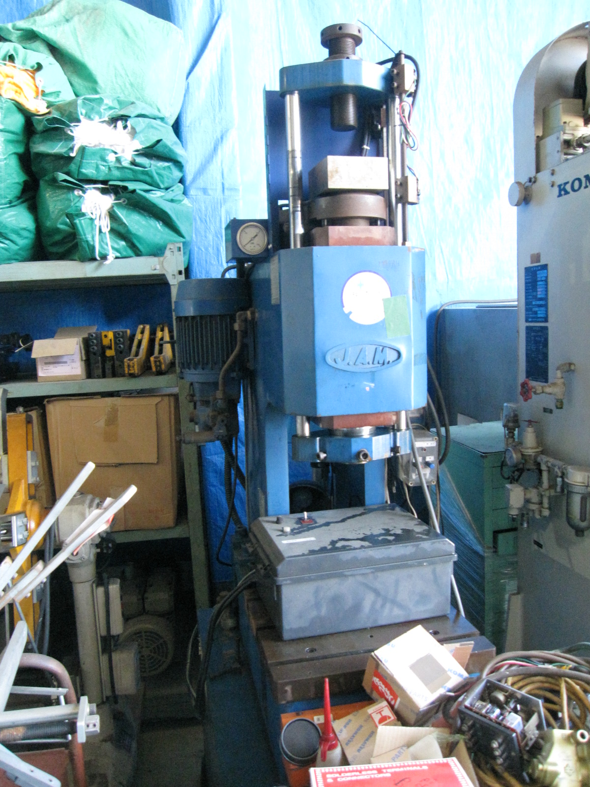 SM203
