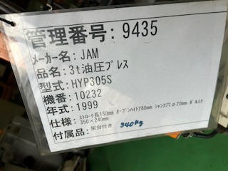 9435